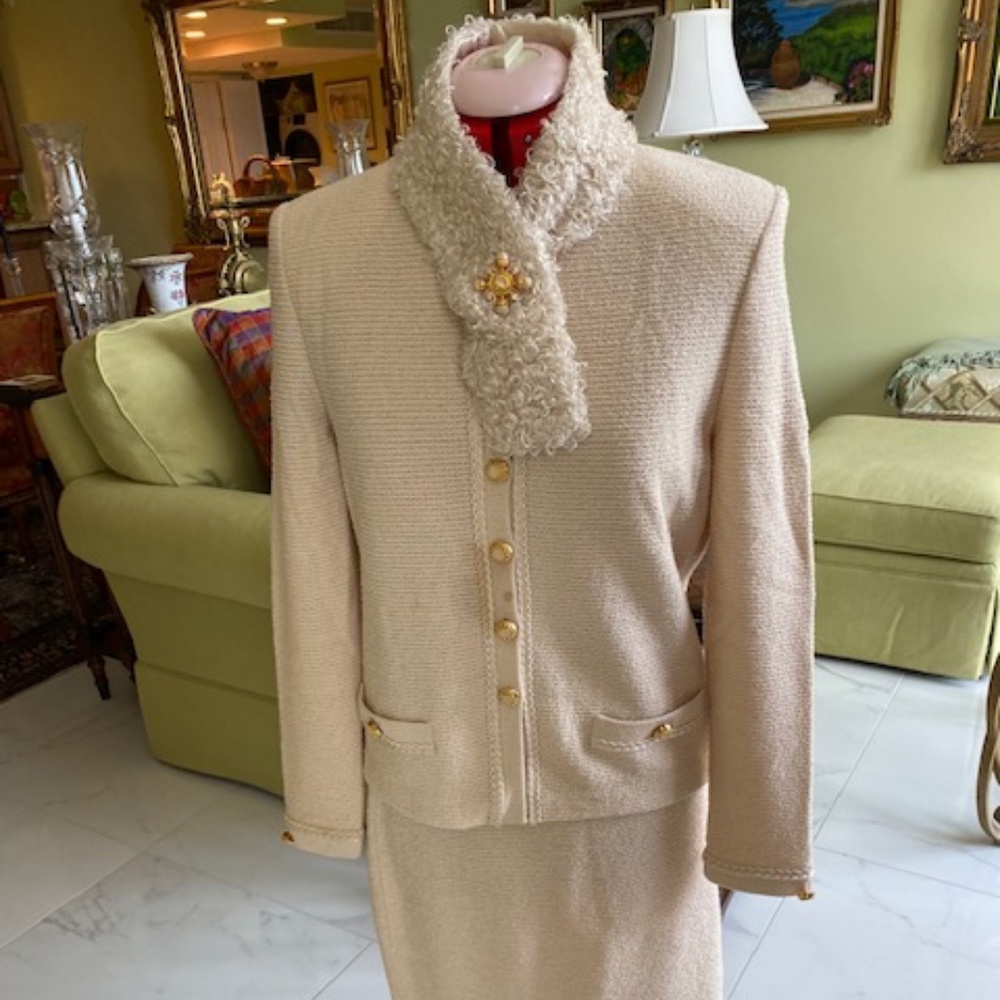 St John by Marie Gray Cream 3 piece suit.  Size 6.